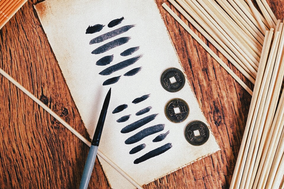 Varetas e moedas de I Ching
